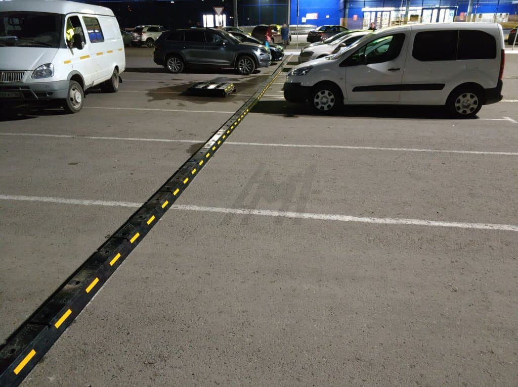 Как отличить делиниатор от колесоотбойника